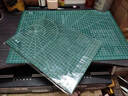 A3A4切割墊板 PVC材質(zhì)大號桌墊雙面可用印刷手工雕刻板美工裁紙防滑雕刻板切割墊耐用全身可水洗 A3切割墊板【經(jīng)典綠】 曬單實(shí)拍圖
