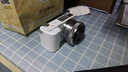 索尼（SONY）ZV-E10L【國家補貼】入門(mén)級微單相機 美膚拍照顏值機身精準對焦 Vlog拍攝影直播視頻學(xué)生旅行專(zhuān)用 白色 ZVE10L 套機【 贈64G卡+皮套】咨詢(xún)領(lǐng)券 曬單實(shí)拍圖