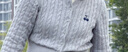 UR2025秋季新款女裝休閑絞花肌理櫻桃刺繡針織開(kāi)衫UYY950116 冷灰 L 曬單實(shí)拍圖