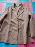 俞兆林中年媽媽西裝外套女2024新款春秋短款薄40歲50寬松上衣中老年女裝 卡其色 2XL 建議105-120斤 曬單實(shí)拍圖