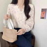 淺雖紅2026夏新款復古鏤空蕾絲V領(lǐng)襯衫女溫柔風(fēng)設計感別致上衣打底衫MXF 【春秋款】花邊v領(lǐng)長(cháng)袖 杏色 M 曬單實(shí)拍圖