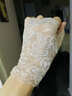 真顏優(yōu)韻夏季女士蕾絲手套半指防曬簿款透氣裝飾表演遮疤紋身開(kāi)車(chē)騎行露指手套 膚色小花12cm 曬單實(shí)拍圖