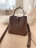 CADUNI KAISER牛皮包包女包品牌水桶包輕奢單肩斜挎包生日禮物高級感送女友老婆 【咖啡色】女生實(shí)用走心 時(shí)尚小眾百搭休閑通勤大包 曬單實(shí)拍圖