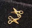 百泰首飾（BATAR JEWELLERY）生日禮物黃金耳飾999足金小剪刀耳釘萌趣直針養(yǎng)耳洞金耳環(huán) 一對(duì)小剪刀耳釘【約0.57g】 曬單實(shí)拍圖