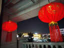 菲享 新年燈籠大門掛的2025一對植絨大紅燈籠全家福過年陽臺led燈掛飾 80#【適合陽臺/店面】+感光燈 【七彩金福字大紅燈籠，一對裝】 曬單實拍圖