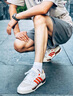 阿迪達(dá)斯 （adidas）官方艦店男女鞋夏季新款潮流時(shí)尚籃球情侶復(fù)古低幫板鞋運(yùn)動(dòng)休閑鞋 新年款/紅白 42 曬單實(shí)拍圖