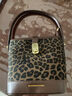 寶可蝸牛今年流行包包女秋冬季2024七夕豹紋小眾斜挎包休閑手提水桶包 咖啡色 曬單實(shí)拍圖