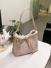 CENTARLKATTY小眾新中式刺繡單肩腋下包包女2025新款通勤托特包 兔毛刺繡粉 曬單實(shí)拍圖