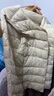 雪中飛短款內搭羽絨服馬甲女士2025新款輕薄時(shí)尚V領(lǐng)背心保暖秋冬季外套 白杏米 L 曬單實(shí)拍圖