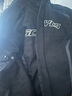 賽羽（SCOYCO）摩托車騎行服防摔冬季街道保暖防水防風(fēng)機(jī)車賽車服男四季艾莎尼 JK217黑灰(防寒上衣)可拆內(nèi)膽 XL 曬單實(shí)拍圖