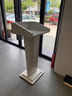 新順南演講臺發(fā)言臺售樓部接待臺店面迎賓臺輕奢導購臺咨客臺主持臺講臺 YT52鐵烤漆白色 曬單實(shí)拍圖