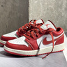 NIKE耐克男鞋女鞋AJ1情侶鞋Air Jordan 1低幫新年紅白休閑籃球運(yùn)動鞋 新年款白紅 42.5 【男款】 曬單實拍圖