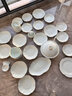 國(guó)玥景德鎮(zhèn)高溫青瓷碗盤(pán)餐具家用陶瓷餐具套裝高檔浮雕喬遷碗筷碟禮盒 蓮影青瓷描金60頭 | 高檔皮箱裝 曬單實(shí)拍圖