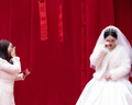 靈蘭 2米寬加厚紅色黑色金絲絨布料 絨布會(huì )議桌布窗簾 婚禮背景布 酒紅（2米寬） 曬單實(shí)拍圖