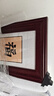 視覺(jué)居易毛主席墻畫(huà)偉人畫(huà)像有框大廳中堂畫(huà)客廳農村堂屋大氣掛像頭像掛畫(huà) 三聯(lián)：ZTH050-01-72年側耳版 左右字畫(huà)25*100cm中間70*100cm 曬單實(shí)拍圖