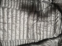 Rab 男士700蓬運(yùn)動羽絨Microlight防潑水防撕輕量羽絨服403g QDB-16 墨黑色 M 曬單實(shí)拍圖