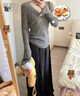 乖米豆美式復(fù)古v領(lǐng)灰色毛衣女秋冬2024新款內(nèi)搭修身顯瘦針織打底衫上衣 灰色 M 曬單實(shí)拍圖