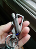 齊選多功能汽車(chē)鑰匙扣男士打火柴啤酒開(kāi)瓶器戶(hù)外車(chē)鑰匙鏈高級感鑰匙圈 黑色-送煤油 曬單實(shí)拍圖