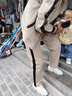 俞兆林媽媽裝秋裝套裝2025新款時(shí)尚休閑運(yùn)動(dòng)服中老年女裝外套春秋兩件套 淺卡色 2XL (建議110-120斤) 曬單實(shí)拍圖