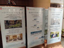 愛(ài)展示商場(chǎng)售樓部房地產(chǎn)玻璃廣告牌展示牌不銹鋼立牌麗屏展架立式落地式 【弧型】玫瑰金拉絲/鏡面80+玻璃 曬單實(shí)拍圖