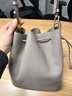 芙拉（FURLA）【同價(jià)11.11】SFERA牛皮小號女士上班族通勤單肩斜挎包抽繩水桶包 巖石灰 曬單實(shí)拍圖