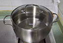 Momscook 不銹鋼湯鍋淺燒鍋燉湯鍋復(fù)底加厚 玻璃蓋 SUS304 電磁爐燃?xì)馔ㄓ?24×13.5CM【配蒸籠】 24cm 曬單實(shí)拍圖