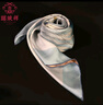 瑞蚨祥原創(chuàng)【嬉戲】【余生百合】100%桑蠶絲雙面印花真絲絲巾送禮禮盒裝 08391012藍/橘 88*88cm 曬單實拍圖