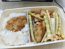 特百惠（Tupperware）輕食帶勺子冷餐外帶便攜分隔密封露營野餐便當飯餐盒650ML隨機色 曬單實拍圖