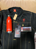 LIVERPOOL FC【官方正版】利物浦俱樂部 | 簡約黑色刺繡牛仔外套時尚球迷必備 黑色 XL 曬單實拍圖