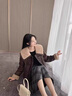 雅格羅伊皮毛一體羽絨服女歐貨2024冬新款羊羔毛娃娃領(lǐng)鵝絨服女短款加厚年 咖啡色 S 曬單實(shí)拍圖