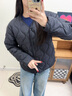 波司登（BOSIDENG）25年新款輕薄羽絨服女短款90絨三防輕便內(nèi)膽葫蘆紋外套B250131012 黑色8056-經(jīng)典極簡風 S 160/84A 體重約100-110斤 曬單實拍圖