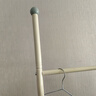 木樽奶油風(fēng)衣帽架落地臥室掛衣架家用客廳單桿晾衣服架掛包收納衣服架 奶油白+豆綠色鉤60cm 曬單實(shí)拍圖