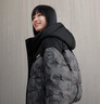 波司登（BOSIDENG）【反季】羽絨服藝術(shù)家聯(lián)名新國標90絨女短款潮酷涂鴉連帽休閑外套 巖灰礁海9BF6 M 165/88A 體重約120-140斤 曬單實(shí)拍圖