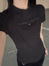 TOMMY JEANS【甜美辣妹風(fēng)】25夏季女裝美式復(fù)古學(xué)院修身顯瘦正肩短袖上衣T恤 【凈色字母】-黑色BDS S 曬單實(shí)拍圖