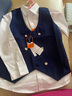 GOKU男童西套裝秋季鋼琴演出主持人西服兒童合唱服高端周歲男寶寶禮服 藍色馬甲+褲子+襯衫+領(lǐng)結胸花 140 （建議體重50-58斤） 曬單實(shí)拍圖