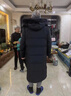 俞兆林（YUZHAOLIN）超長(cháng)款過(guò)膝鵝絨羽絨服男爸爸裝加厚保暖大衣中老年人冬裝爺爺外套 長(cháng)款-黑色【貉子毛領(lǐng)】 L 【建議120-140斤穿】 曬單實(shí)拍圖