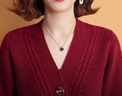 恒源祥100純羊毛衣外套女2025秋冬新款羊毛衫中年媽i媽裝大i碼針織開(kāi)衫 酒紅色 L 適合110-120斤 曬單實(shí)拍圖