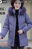 雪中飛中老年媽媽冬裝羽絨服大毛領(lǐng)連帽中長(cháng)款騏驥紅寬松防寒保暖外套女 曬單實(shí)拍圖