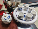 紅英陶瓷 景德鎮(zhèn)瓷茶具套裝青花牡丹家用整套陶瓷功夫茶杯茶壺雙層茶盤托盤壺內(nèi)帶過濾茶水分離 禮品茶具 大盤茶具青花牡丹 8件 曬單實拍圖