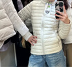 迪卡儂羽絨服女短款輕薄外套戶外運(yùn)動保暖內(nèi)膽米白色XS-4985444 曬單實(shí)拍圖