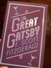 了不起的蓋茨比 英文原版 The Great Gatsby 菲茨杰拉德 英版 文學(xué)名著 課外閱讀 搭麥田里的守望者 弘書(shū)閣英語(yǔ)文庫(kù)十大經(jīng)典之一 了不起的蓋茨比 曬單實(shí)拍圖