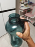 富光水杯超大容量塑料水壺耐高溫運動(dòng)水瓶男生夏季便攜太空泡茶杯子 灰茶色2800ml 曬單實(shí)拍圖