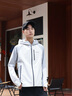 波司登（BOSIDENG）25年新款男登山釣魚(yú)服山系防風(fēng)防水防曬軟殼功能外套B250512091 水晶銀/珍珠白|8324/8256|832C L 170/92A 曬單實(shí)拍圖
