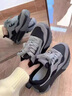 百麗踏厚底春秋季增高老爹鞋女ins潮新款百搭休閑阿甘鞋真皮休閑鞋 黑灰 35 曬單實(shí)拍圖