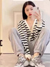 矜持范早春2025年新款韓版撞色條紋v領(lǐng)長(zhǎng)袖針織衫女上衣毛衣開(kāi)衫小外套 杏色 S 曬單實(shí)拍圖
