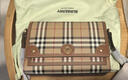 博柏利（BURBERRY）新品女款典手提單肩包斜挎包Note包郵差包女包七夕禮物女80662261 典藏米色/石楠棕色格紋 曬單實(shí)拍圖