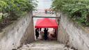 意柏朗（YIBOL）遮陽(yáng)棚雨棚戶(hù)外遮陽(yáng)傘大傘擺攤四腳傘帳篷簡(jiǎn)易伸縮折疊四角停車(chē)棚 【3X3】黑架經(jīng)典加固(紅色) 曬單實(shí)拍圖