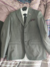 法蒙澤西服套裝男士商務(wù)職業(yè)正裝結婚新郎禮服休閑英倫風(fēng)修身西裝外套 深灰【西服+西褲+馬甲+大禮包】 XL 【115-130斤】 曬單實(shí)拍圖
