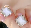 特奇瑪925銀針耳釘女高級感方塊貓眼石耳環(huán)2024年新款氣質(zhì)網(wǎng)紅百搭耳飾 米白色 銀針耳釘 曬單實(shí)拍圖