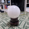 梟庭閣天然白水晶球擺件白色高級(jí)家居原石打磨喬遷風(fēng)水球桌面飾品 直徑11厘米 曬單實(shí)拍圖